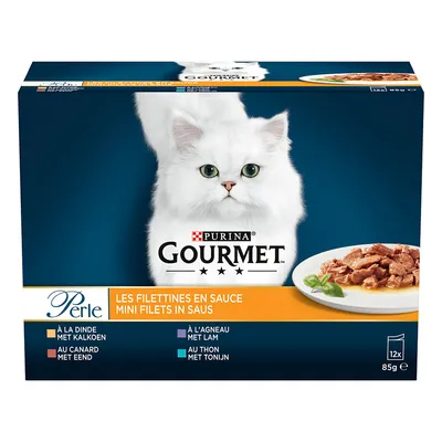 Purina Gourmet Perle Les Filettines en Sauce, 12x85g. Prikaz bijele mačke, tanjura s fileima u umaku i popisa okusa: puretina, patka, janjetina, tuna.