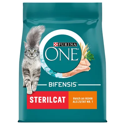 Purina ONE Bifensis Sterilcat, rikt på kyckling som ingrediens nr 1. Förpackning med bild av en katt och kycklingkött.