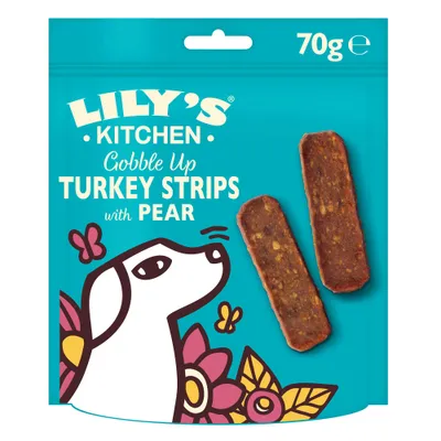 Lily's Kitchen Gobble Up Turkey Strips päärynällä, 70 g. Kaksi kaistaletta on kuvattu pakkauksen vieressä. Lily's Kitchen Gobble Up Turkey Strips päärynällä, 70 g. Kaksi kaistaletta on kuvattu pakkauksen vieressä.