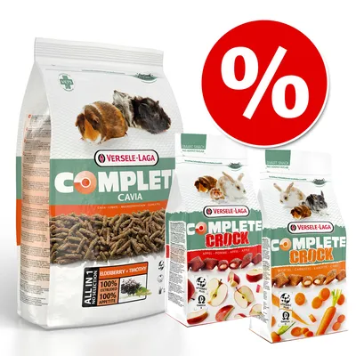 Versele-Laga Complete Cavia marsvinsfoder samt två påsar Complete Crock snacks, smaker äpple och morot. Stor röd procent-symbol syns ovanför produkterna.
