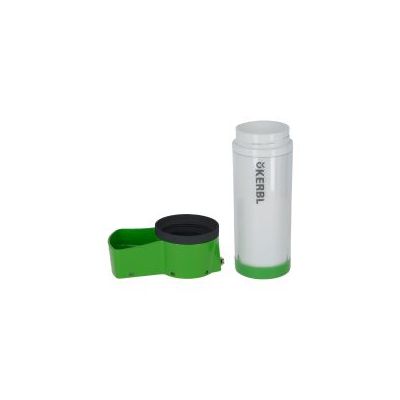 Biały pojemnik z napisem KERBL oraz zielona miska z czarnym rantem, oba elementy wykonane z plastiku, widoczne na białym tle.