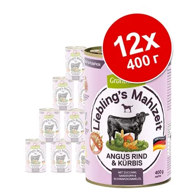 Пакет от 12 консерви по 400 г GranataPet Liebling's Mahlzeit Angus Rind & Kürbis. Видими са етикетите с изображение на крава, зеленчуци и немското знаме.