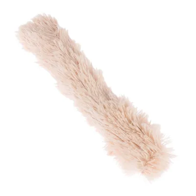 Beige, pörröinen lelu pitkänomaisessa muodossa. Sopii interaktiiviseen leikkiin tai halailuun.