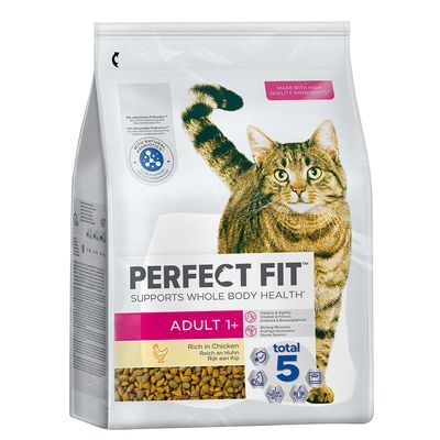 Perfect Fit Adult 1+ kattenvoer, rijk aan kip. Tekst: supports whole body health, total 5. Afbeelding van kat en brokjes zichtbaar op de verpakking.