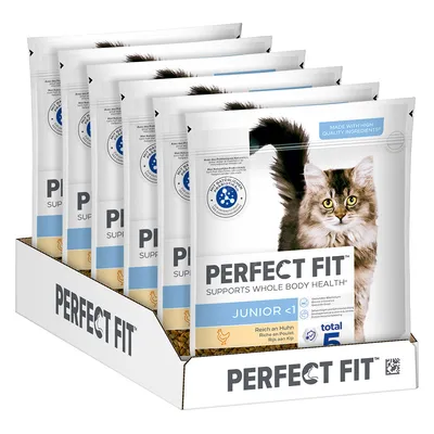 Perfect Fit Supports Whole Body Health Junior <1 kattemad, synlig tekst: Made with high quality ingredients, total 5, billede af kat på pakken. Flere poser i papdisplay.