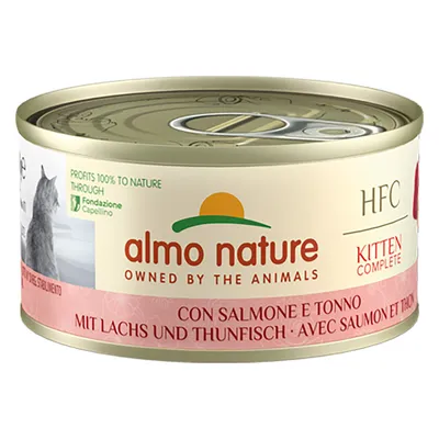 Boîte Almo Nature HFC Kitten Complete, avec saumon et thon. Texte visible : profits 100% to nature through Fondazione Capellino, owned by the animals.