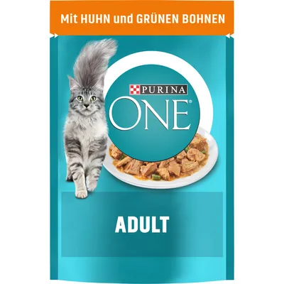 Purina ONE Adult kattmat med kyckling och gröna bönor, bild på foderbitar och en katt.
