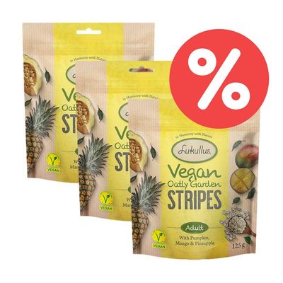 Trzy opakowania Lukullus Vegan Oatly Garden Stripes Adult, 125 g, z dynią, mango i ananasem. Widoczne oznaczenie „Vegan” oraz symbol procentowy promocji.