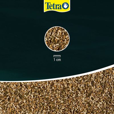 Tetra brand shown. Close-up of small brown and beige pellets with a size reference of 1 cm.