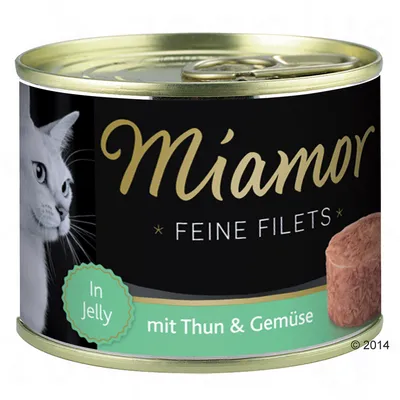Miamor Feine Filets -kissanruokapurkki, teksti: In Jelly, mit Thun & Gemüse. Kuvassa valkoinen kissa ja annospala hyytelössä. Tekstit saksaksi.