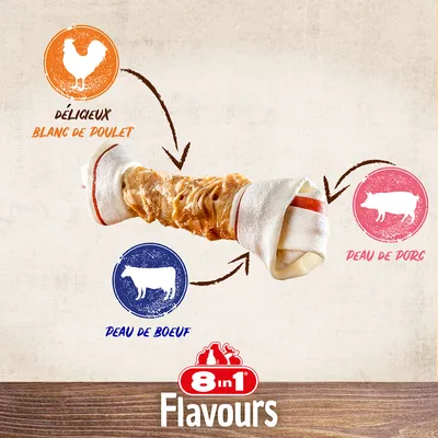 Friandise 8in1 Flavours avec blanc de poulet, peau de bœuf et peau de porc. Texte visible : délicieux blanc de poulet, peau de bœuf, peau de porc.