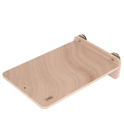 Plateforme en bois clair avec fixation murale, logo Trixie gravé dans un coin, vis métalliques visibles sur le support.