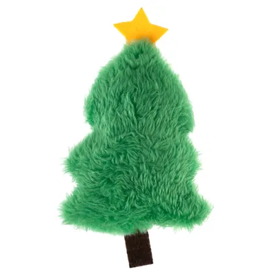 Jouet pour animal en forme de sapin de Noël vert, matière peluche, étoile jaune sur le dessus et tronc marron visible.