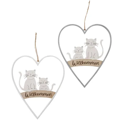 Herzförmige Dekoration mit zwei Katzen und Schriftzug 'Willkommen', erhältlich in Weiss und Grau. Herzförmige Dekoration mit zwei Katzen und Schriftzug 'Willkommen', erhältlich in Weiss und Grau.