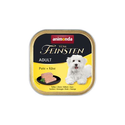 Animonda Vom Feinsten Adult Nassfutter für Hunde, Sorte Pute + Käse, Abbildung einer Portion mit Petersilie und einem weissen Hund.