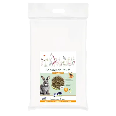 Bunny KaninchenTraum Vitality, krmivo pro králíky se 73 ingrediencemi. Vyrobeno v Německu. Obal zobrazuje králíka a misku s krmivem.