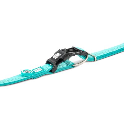 Collier pour animal Max & Molly turquoise avec boucle en plastique noir et anneau métallique, nom de la marque visible sur la boucle et l’étiquette.