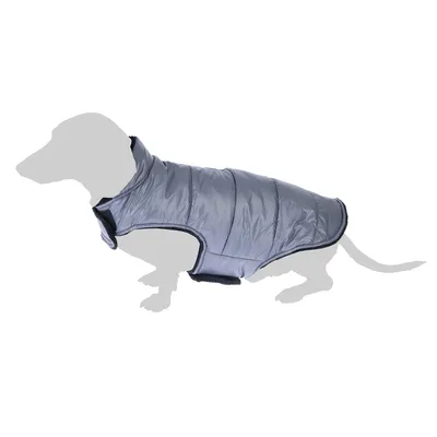 Manteau matelassé gris pour chien, coupe longue couvrant le dos et le cou, fermeture par scratch visible au niveau du poitrail. Présenté sur silhouette de chien type teckel.