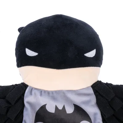 Черна плюшена играчка с лого Batman на гърдите и бели бродирани очи.