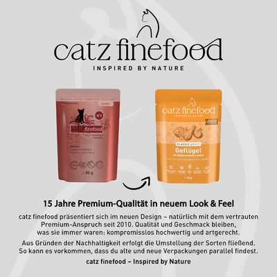 catz finefood Classic Adult Gevogelte in het nieuwe en oude verpakkingsdesign, met een verwijzing naar de duurzame overgang van de varianten en de consistent hoge premium-kwaliteit sinds 2010.