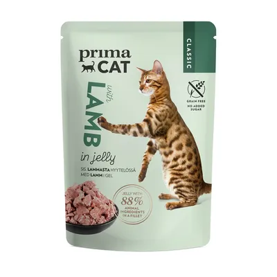 Prima Cat cu miel în aspic. Rețetă clasică, fără cereale, fără adaos de zahăr. 88% ingrediente de origine animală în file. Ambalajul prezintă o pisică și un bol cu bucăți de carne.