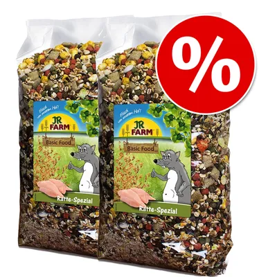 Kaksi JR Farm Basic Food Ratte-Spezial -pussia, tarjousmerkintä punaisella taustalla. Pakkauksessa näkyy viljasekoitus ja piirrosrotan kuva. Kaksi JR Farm Basic Food Ratte-Spezial -pussia, tarjousmerkintä punaisella taustalla. Pakkauksessa näkyy viljasekoitus ja piirrosrotan kuva.