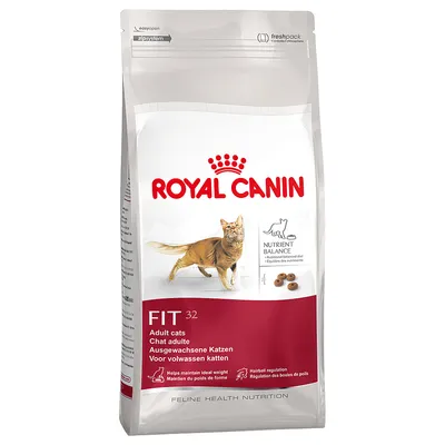 Vrećica hrane za mačke Royal Canin FIT 32, prikaz odrasle mačke, tekst: Adult cats, Nutrient Balance, Helps maintain ideal weight, Hairball regulation.