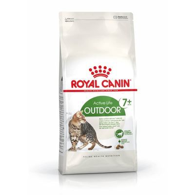 Royal Canin Active Life Outdoor 7+ kattenvoer, afbeelding van kat, tekst: Vitaliteitscomplex, Health Nutrition, Aangepaste brokgrootte, verpakking met brokjes zichtbaar.