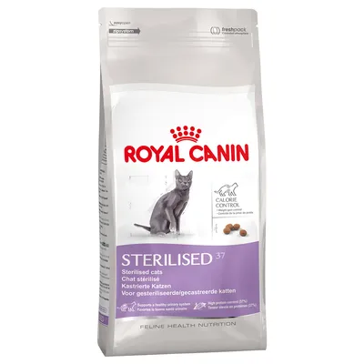 Royal Canin Sterilised 37 kattenvoer, Calorie Control, voor gesteriliseerde/gecastreerde katten. Afbeelding van kat en brokjes op de verpakking zichtbaar.