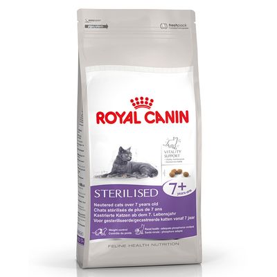 ROYAL CANIN STERILISED 7+ pienso para gatos esterilizados mayores de 7 años. Imagen de un gato gris, croquetas y texto en varios idiomas sobre control de peso y salud renal.