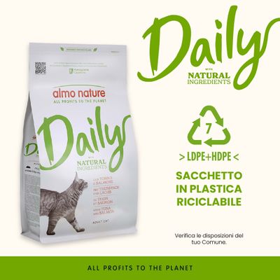 almo nature Daily con componenti naturali, tonno e salmone. Sacchetto di plastica riciclabile LDPE+HDPE. Tutti i profitti per il pianeta.