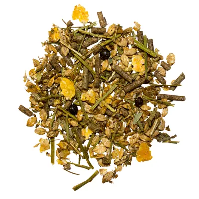 Gemisch aus getrockneten Pflanzen, Pellets, Körnern und Flocken auf weißem Hintergrund. Verschiedene Farben und Formen sichtbar. Gemisch aus getrockneten Pflanzen, Pellets, Körnern und Flocken auf weißem Hintergrund. Verschiedene Farben und Formen sichtbar.