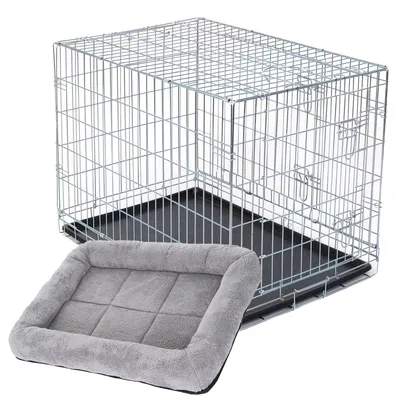 Cage en métal avec plateau amovible noir et coussin gris rembourré posé devant. Aucun texte ou marque visible.