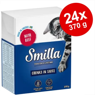 Smilla Chunks in Sauce kattmat, 24 x 370 g. Text: Made in Sweden, with beef, grain-free recipe, contains taurine. Bild på katt och utfodringstabell synlig på sidan.