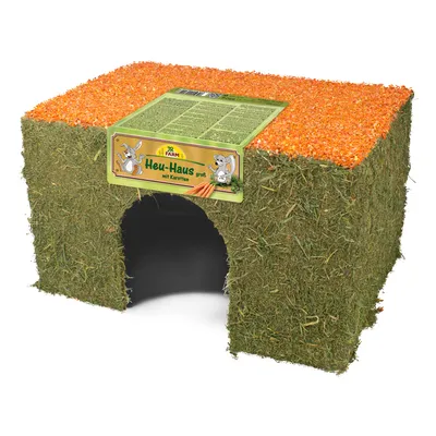 JR Farm Heu-Haus suuri porkkanoilla, suorakulmainen talo puristetusta heinistä ja porkkanapaloista, sisäänkäynti. Pakkauksessa tuotetiedot.