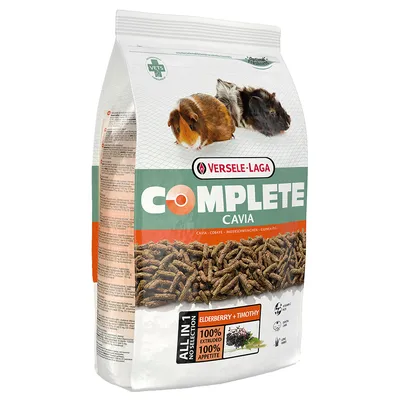 Sac de granulés Versele-Laga Complete Cavia pour cochons d’Inde, texte visible : ELDERBERRY + TIMOTHY, 100% extrudé, 100% appétit, images de deux cochons d’Inde sur l’emballage.
