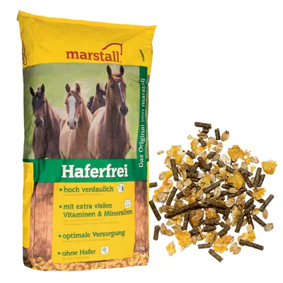Sac de nourriture pour chevaux marstall Haferfrei 20 kg, texte en allemand : hoch verdaulich, mit extra vielen Vitaminen & Mineralien, optimale Versorgung, ohne Hafer. Mélange visible à côté.