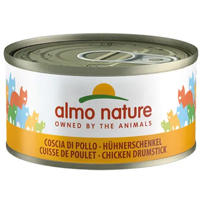 Lata Almo Nature con muslo de pollo, etiquetado multilingüe: Coscia di Pollo, Cuisse de Poulet, Chicken Drumstick. Logo con sol y motivos de animales.