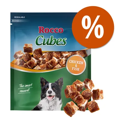 Rocco Cubes CHICKEN & FISH, sáček s kostkami pamlsků a oranžové procento. Text: The smart reward!