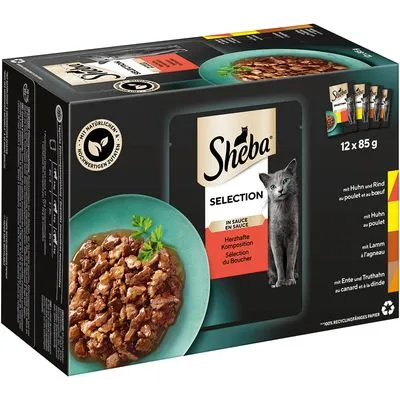 Sheba Selection in Saus, 12 x 85 g. Smaken: kip en rund, kip, lam, eend en kalkoen. Herzhafte Komposition. Afbeelding van natvoer op bord en kat. 100% recyclebare verpakking.