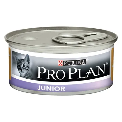 Консерва с етикет Purina Pro Plan Junior, изображение на коте, метална опаковка с лилава лента и текст JUNIOR.