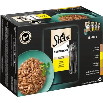 Sheba Selection in Saus, 12 x 85 g. Smaken: gevogelte, eend, kip, kalkoen. Afbeelding van natvoer op bord en kat. Tekst: 100% recycleerbaar papier, zonder kunstmatige toevoegingen.