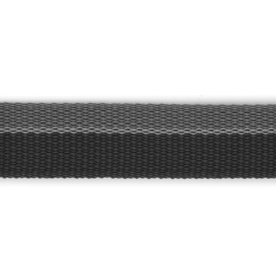 Sort og grå vævet nylonbånd, tæt struktur, vist i nærbillede. Ingen synlige mærker eller tekst.