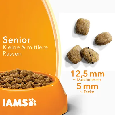 IAMS Senior Kleine & mittlere Rassen -koiranruoka pienille ja keskikokoisille roduille, nappulan koko: halkaisija noin 12,5 mm, paksuus noin 5 mm. Teksti saksaksi.