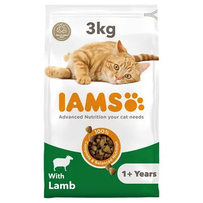 IAMS torrfoder för katt, 3 kg, med lamm. Text: Advanced Nutrition your cat needs, 100% Complete & Balanced Nutrition, 1+ Years, With Lamb. Bild på orange katt och foderbitar.