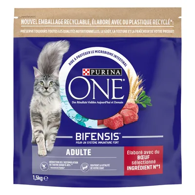 Purina ONE Bifensis Adult macskaeledel, 1,5 kg, marhahússal. Újrahasznosítható csomagolás, látható szürke cica, gabona és húsdarab képekkel. Francia nyelvű feliratok.