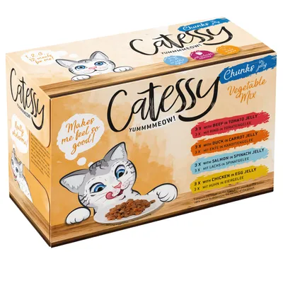 Catessy Chunks en gelatina mezcla de verduras. 3x con ternera en gelatina de tomate, 3x con pato en gelatina de zanahoria, 3x con salmón en gelatina de espinaca, 3x con pollo en gelatina de huevo. Tamaño de porción indicado en el envase.