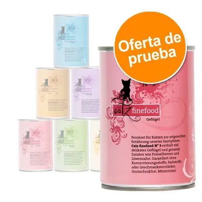 Latas de comida para gatos catz finefood en varios colores y sabores. Texto visible: 'Oferta de prueba' en círculo naranja sobre la lata rosa. Etiquetas con nombres y descripciones en alemán. Latas de comida para gatos catz finefood en varios colores y sabores. Texto visible: 'Oferta de prueba' en círculo naranja sobre la lata rosa. Etiquetas con nombres y descripciones en alemán.