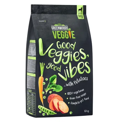 Sac Greenwoods Veggie pour chien adulte, texte visible : Good Veggies, good vibes, with potatoes, 100% vegetarian, grain-free recipe, complete pet food, 1,5 kg. Illustrations de légumes.