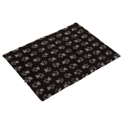 Tapis rectangulaire noir à motifs d’empreintes de pattes blanches, surface en tissu pelucheux visible.